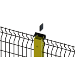 Schwarzes Zaunfeld aus Punktschweißgitter mit gelbem Pfosten und schwarzer Abdeckung oben