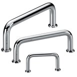 Drei verchromte Rundstahl Bügelgriffe in verschiedenen Größen mit runden Fußscheiben