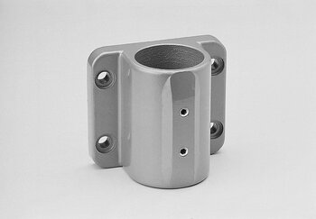 Metallisches ein-schaliges Wandlager mit zylindrischer Rohraufnahme und rechteckiger Grundplatte mit Bohrlöchern